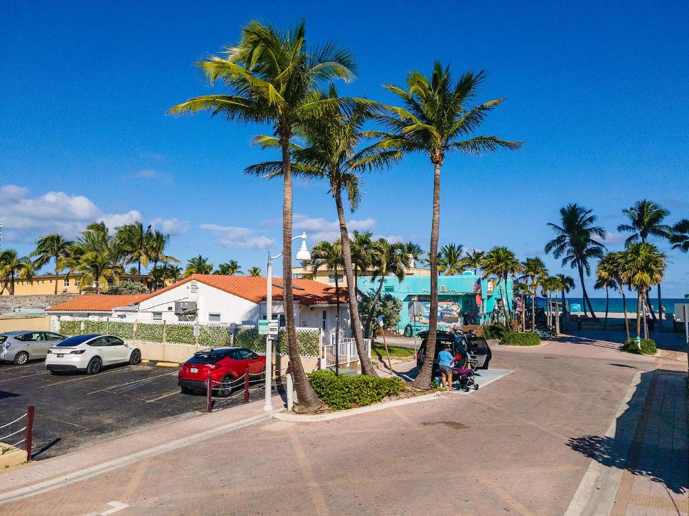 Tropic Isle Hotel & Apartment